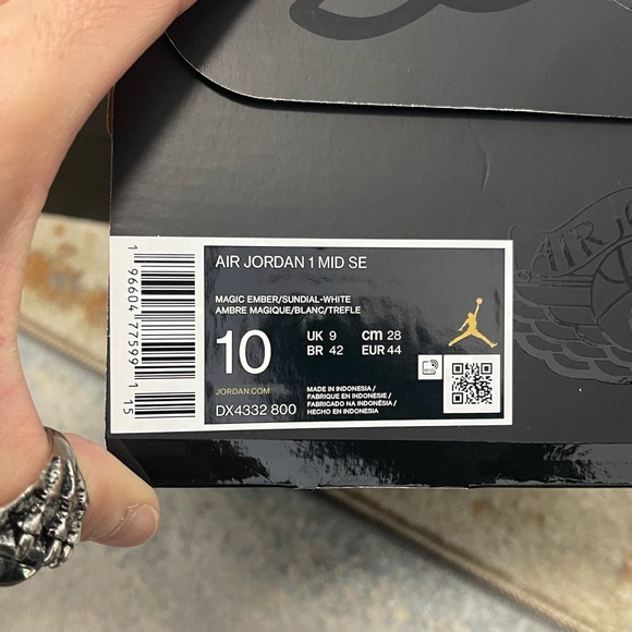 NIB Men Size 10 (Euro Sz 44) Jordan 1 Mid SE Sneakers Magic Ember/Sundial-White - Picture 9 of 17